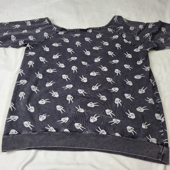 Torrid Lovesick Peace Skeleton Off Shoulder Tunic Sweatshirt Size 3 - Picture 9 of 11